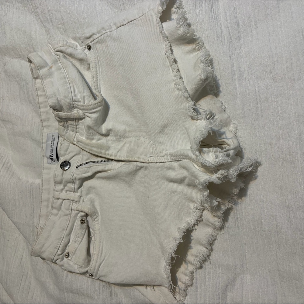 Zara White Frayed Hem Women Shorts